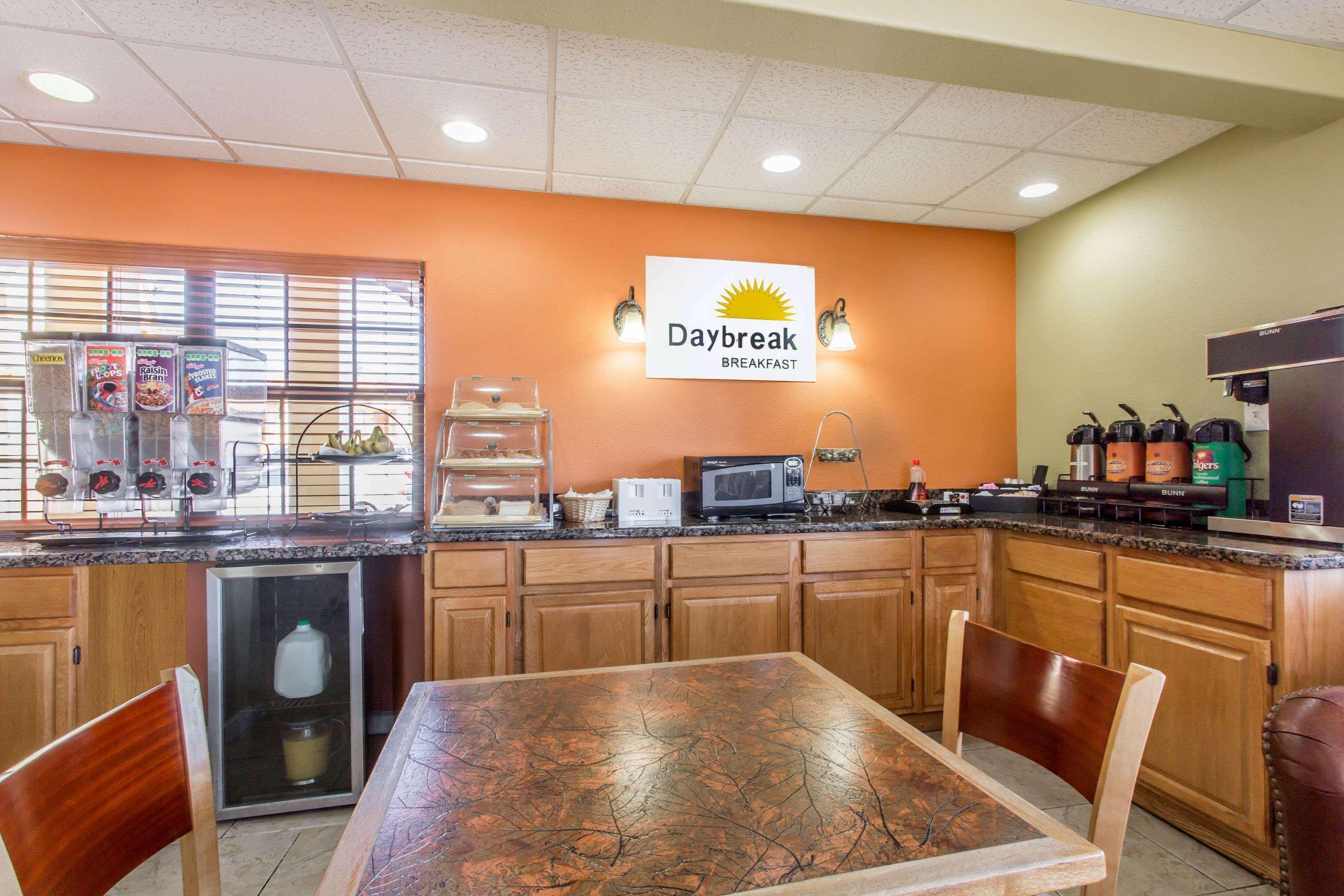 Days Inn By Wyndham Orange Esterno foto