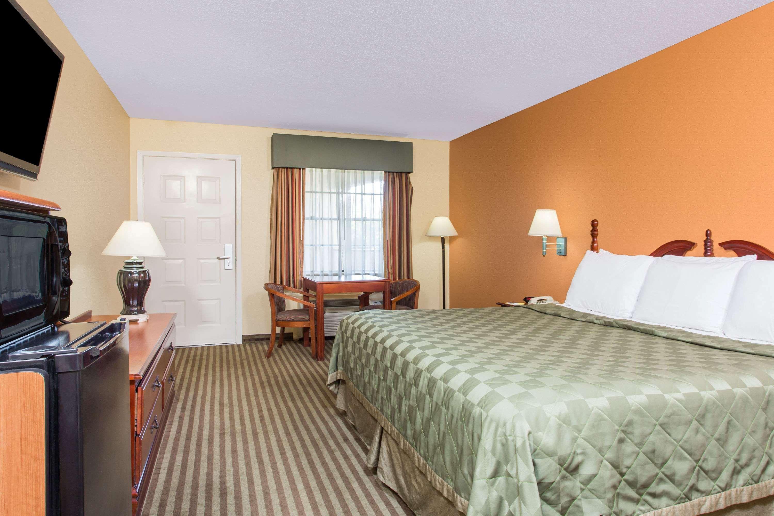 Days Inn By Wyndham Orange Esterno foto