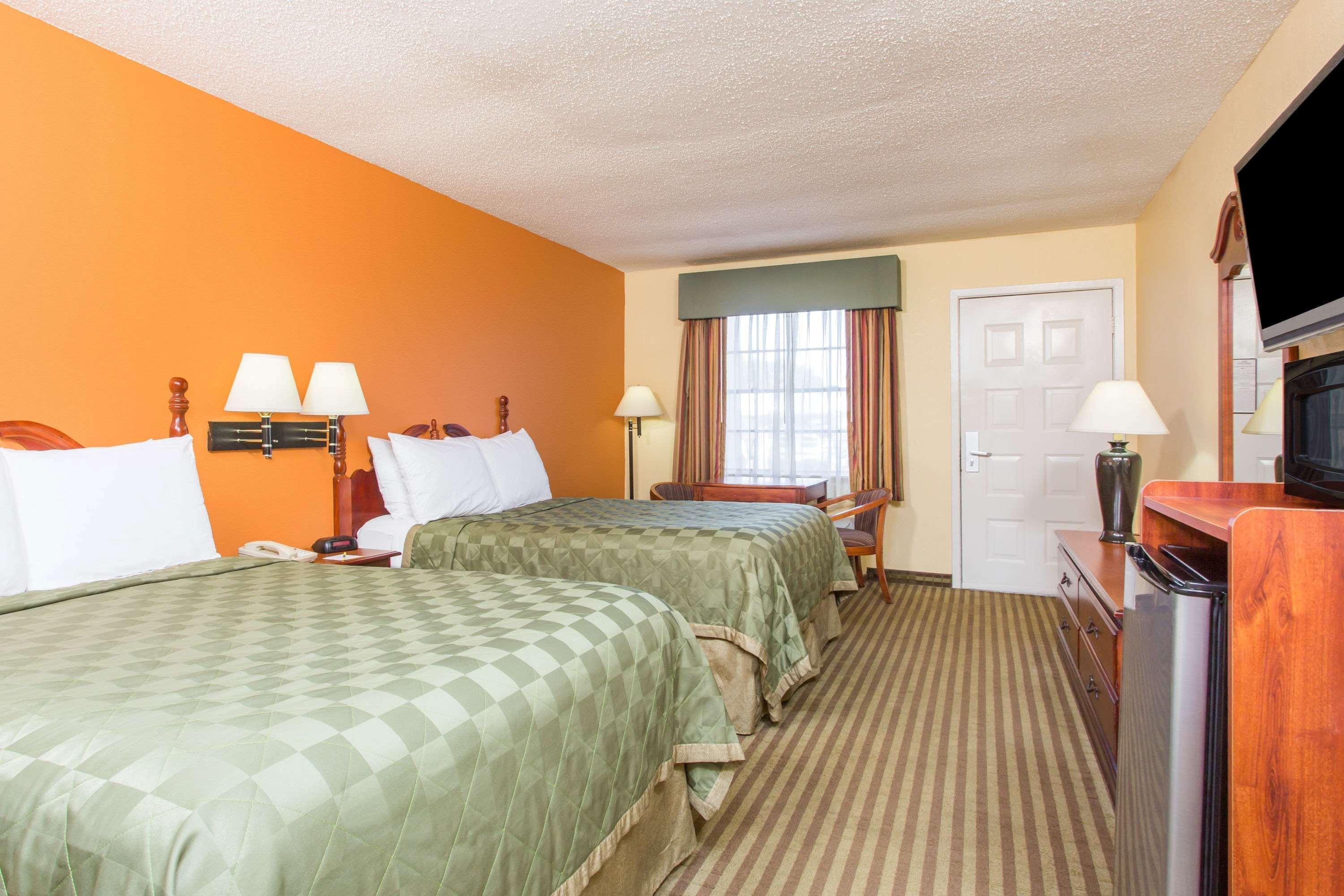 Days Inn By Wyndham Orange Esterno foto