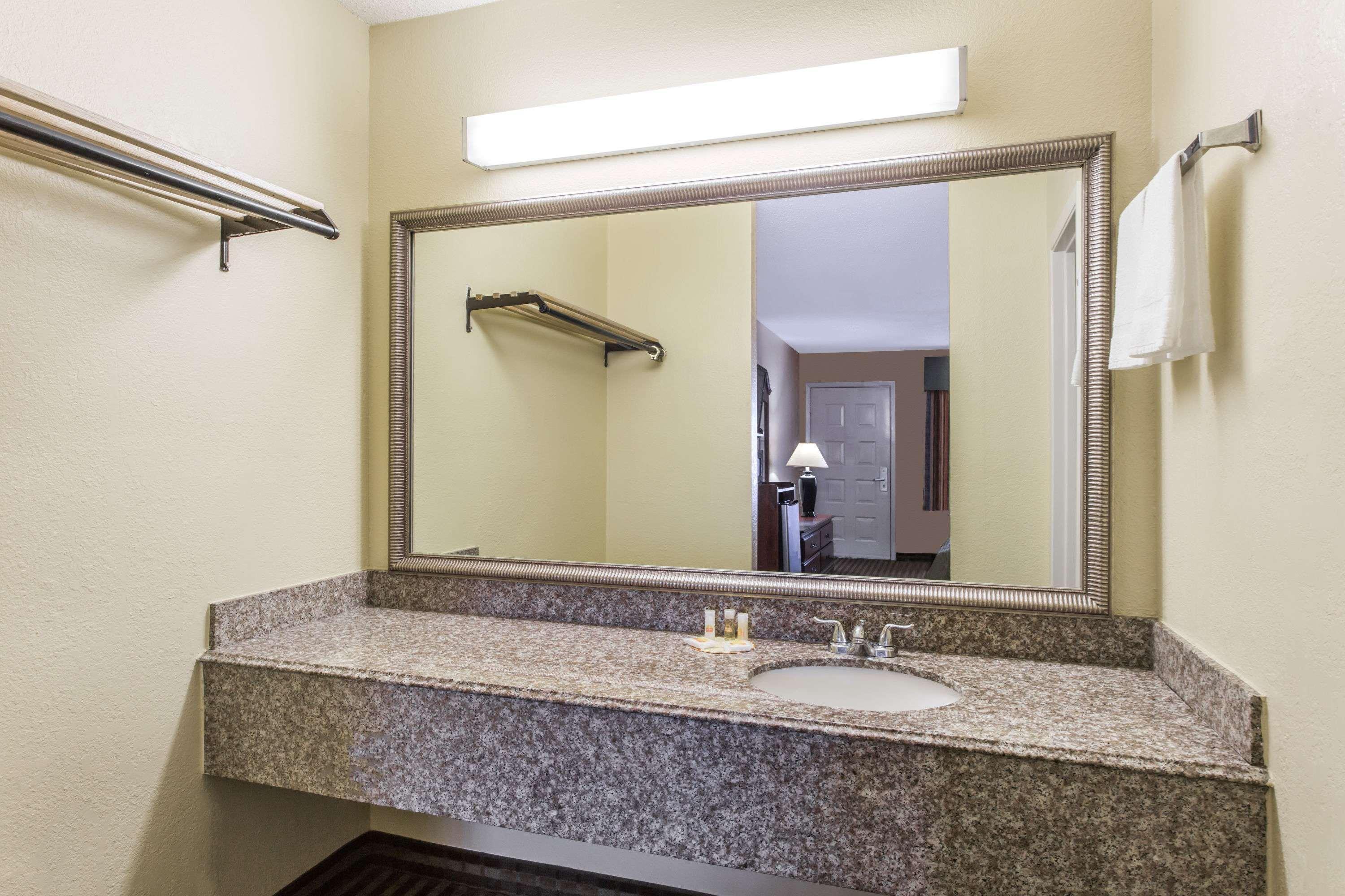 Days Inn By Wyndham Orange Esterno foto